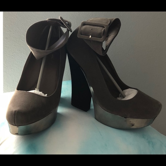 Chunky sexy heels! - Picture 3 of 6